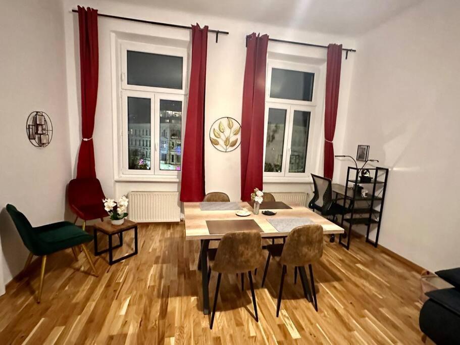 Klimatisierter Wiener Altbauflair Im Zentrum Wiens Exterior foto